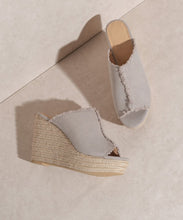 Load image into Gallery viewer, OASIS SOCIETY Bliss   Distressed Linen Wedge
