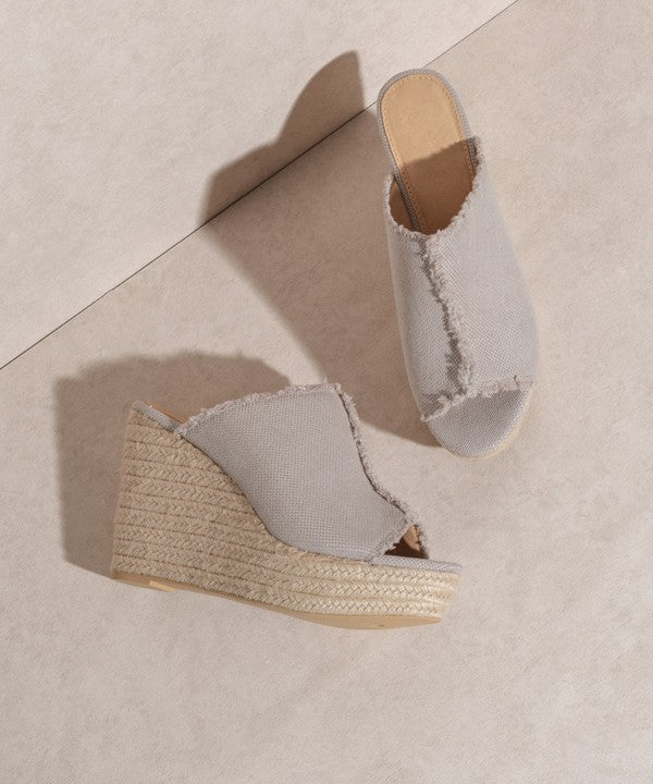 OASIS SOCIETY Bliss   Distressed Linen Wedge