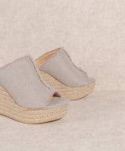 Load image into Gallery viewer, OASIS SOCIETY Bliss   Distressed Linen Wedge
