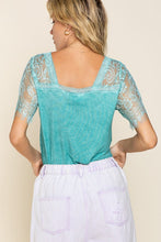 Load image into Gallery viewer, Scallop Trim Lace Short Sleeve Top
