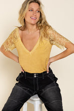 Load image into Gallery viewer, Scallop Trim Lace Short Sleeve Top
