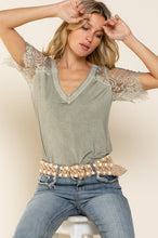 Load image into Gallery viewer, Scallop Trim Lace Short Sleeve Top
