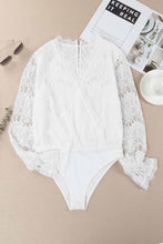 Load image into Gallery viewer, Eyelash Trim Scalloped Lace Flounce Sleeve Bodysuit
